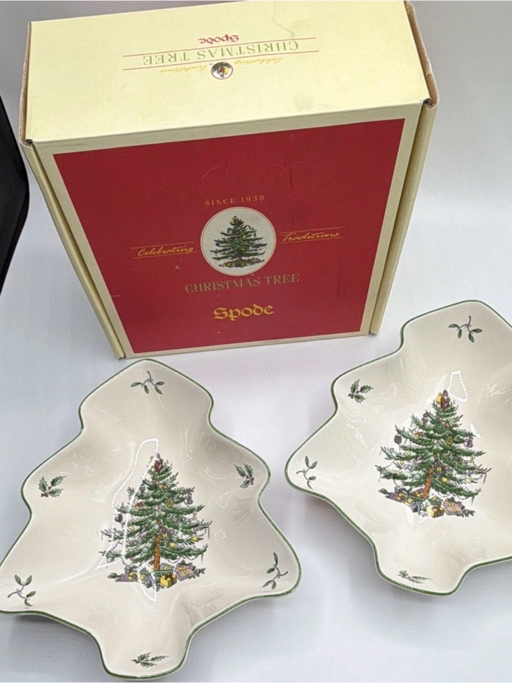 Spode White and Green Christmas Tree Ceramic Serving Dishes (Set of 2)